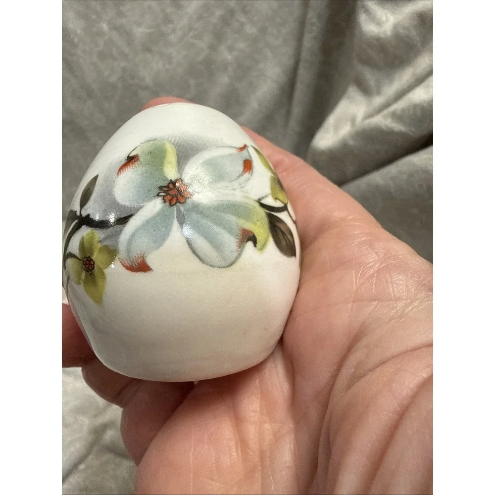 SANDFORD Egg Salt & Pepper Shakers DOGWOOD Flowers FINE BONE CHINA England PLUGS